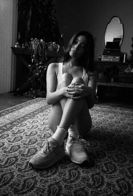 Desiree Flores pretty actress img