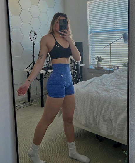 Leoniemontybtw pornstar xxx photo