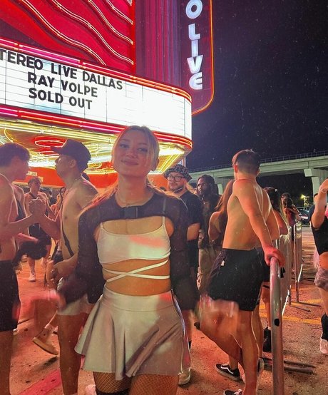 Leoniemontybtw pornstar naked galleries