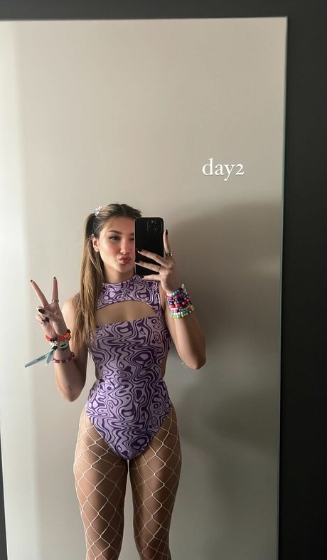 Leoniemontybtw porn model photo