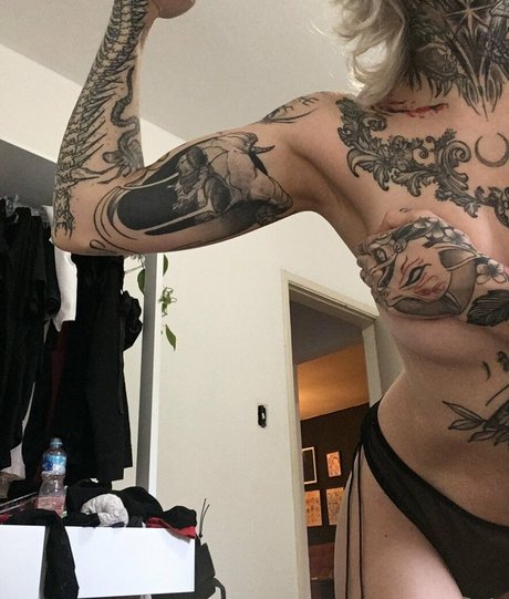 Aline Fox pornstar sexy pic