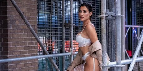 Alexia Inguanzo perfect actress image