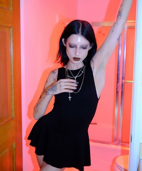 DeathbyRomy xxx actress galleries