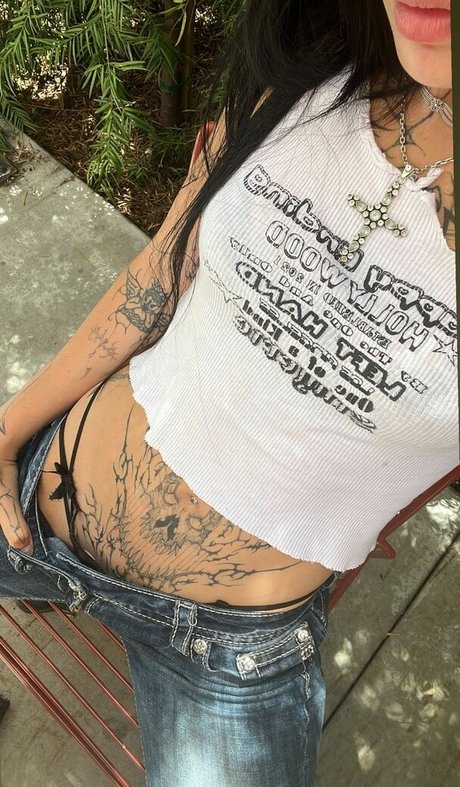 DeathbyRomy sexy star pictures