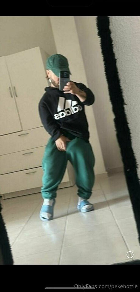 pekehottie pornstar nude img