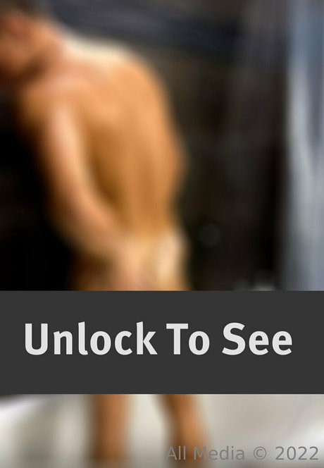 taylorsfree model naked galleries