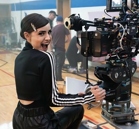 Sofia Carson star nude image