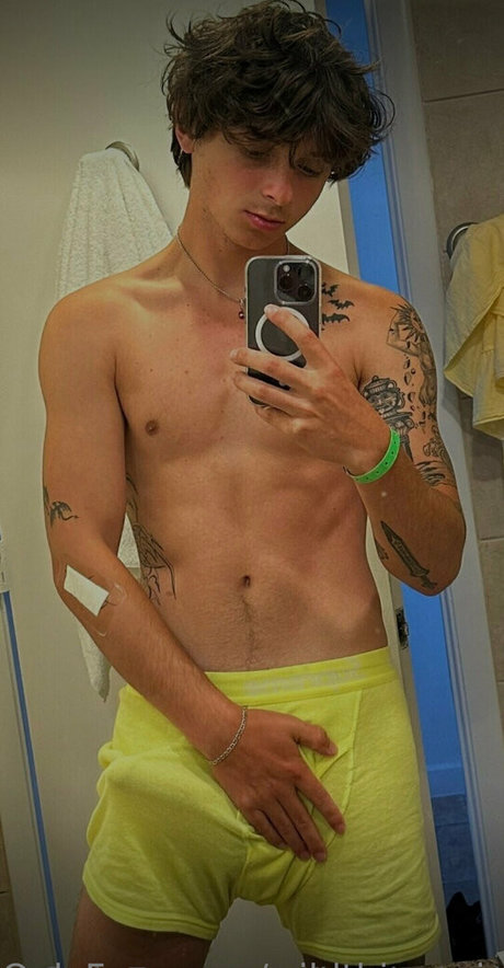 wildthingsvip star erotic photo