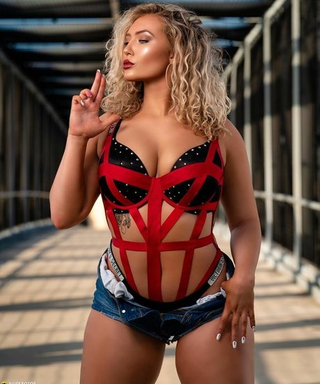 Nikkita Lyons adult model gallery