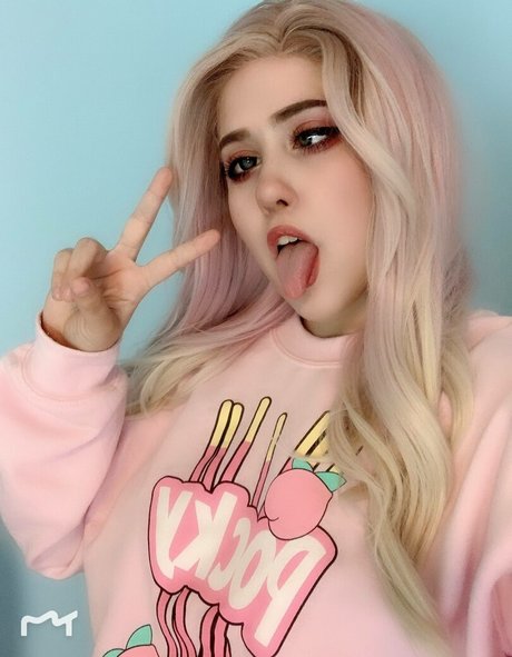 Moyumii perfect model photos