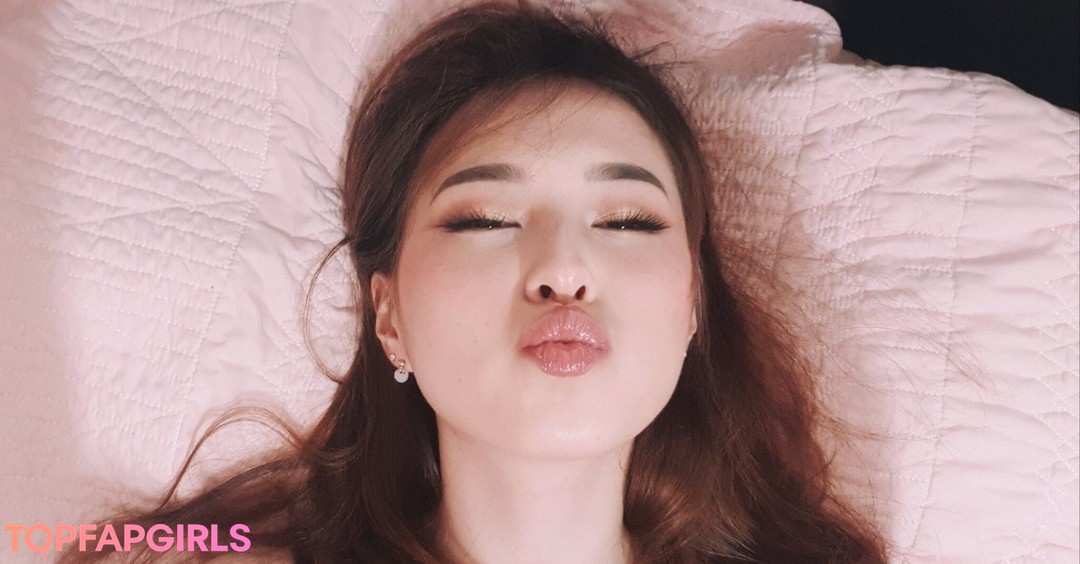 Tinakitten nudes model image