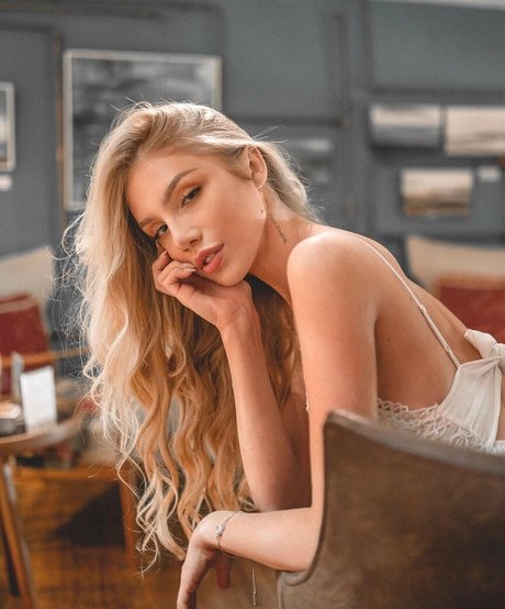 Sara Hardel pretty model pic