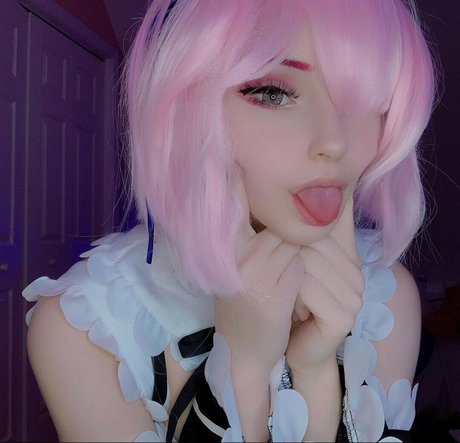 Uzileks nude actress pics