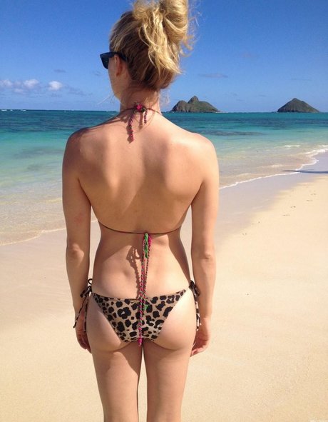 Yvonne Strahovski model beautiful image