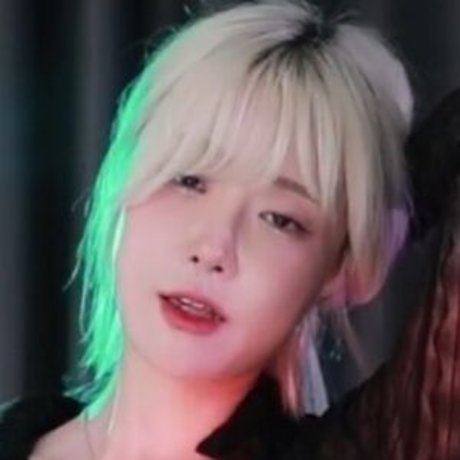 Newna ya nudes model pictures