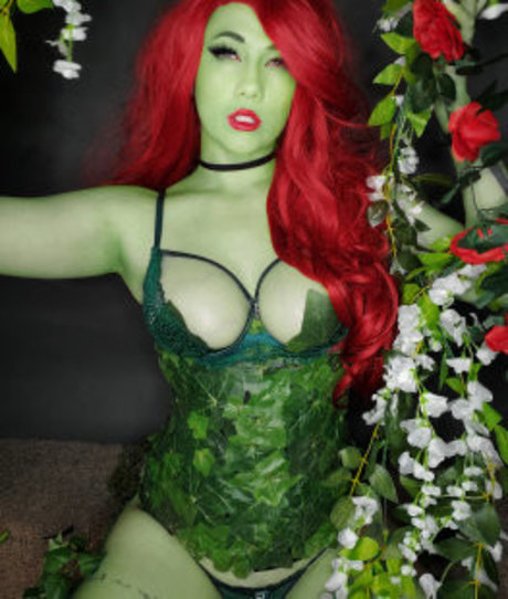 Lindsay Elyse naked actress pic