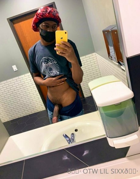 officialotwlilsixx naked star gallery