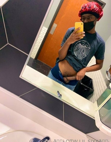 officialotwlilsixx model beautiful picture