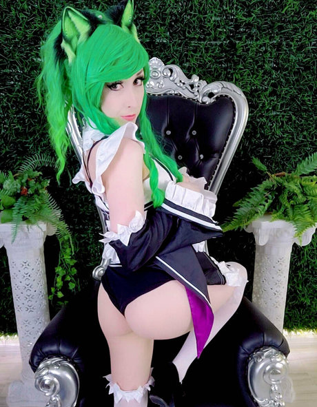 freeeroticneko erotic model photo