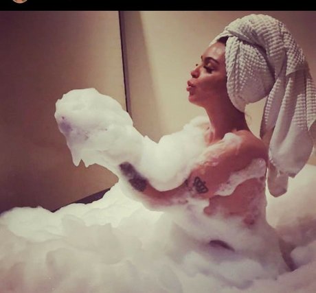 Karine Pontes nudes actress images