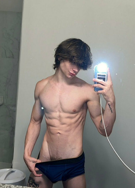 nate shreds art model picture