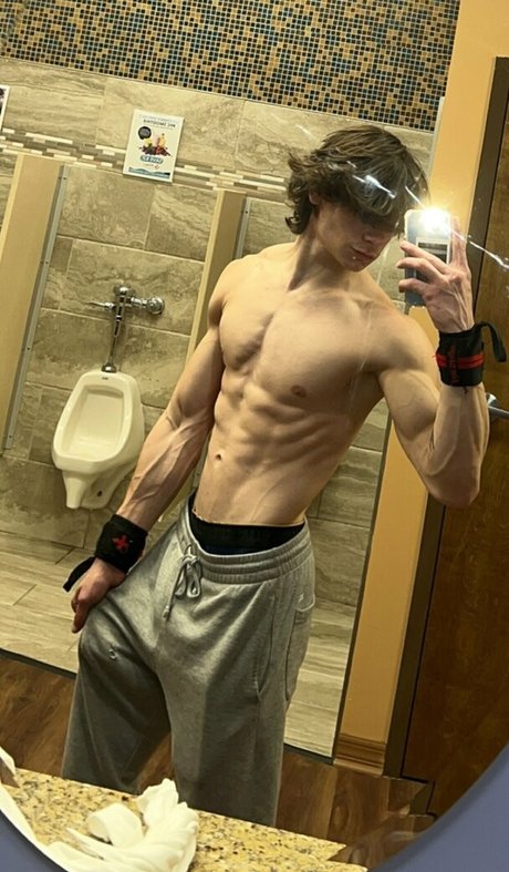 nate shreds hot star image