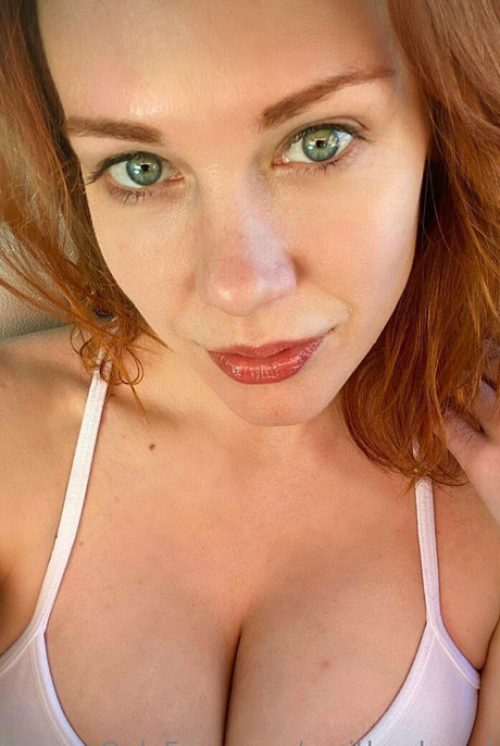 maitlandward hot model image
