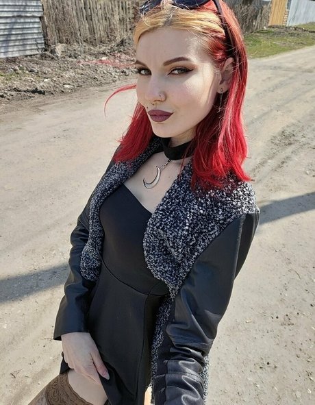 lida bond model pretty galleries