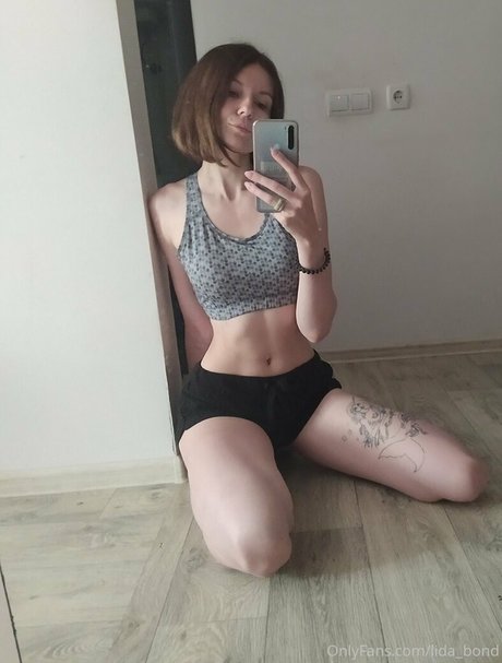 lida bond erotic model galleries