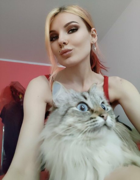 lida bond star naked image