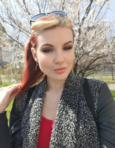 lida bond best model photo