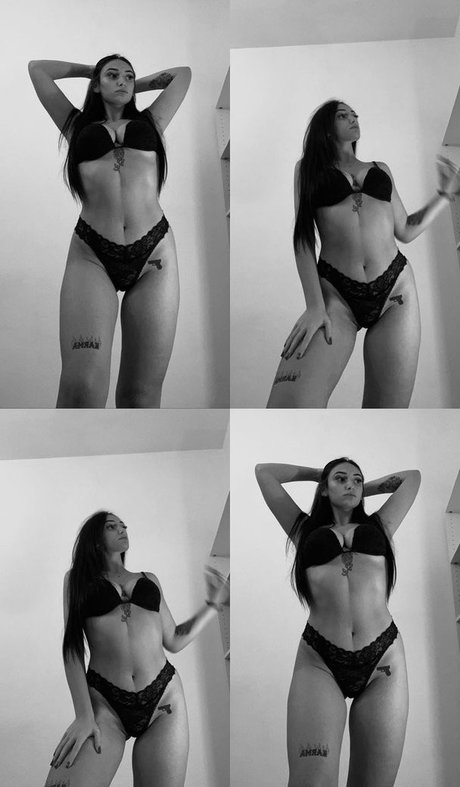 Sara Secciss hot model photo