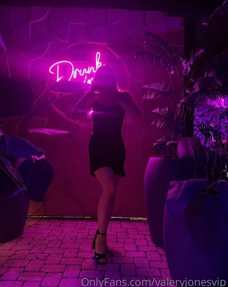 valeryjonesvip actress img