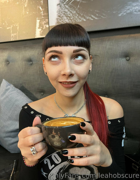 LeahObscure xxx model images