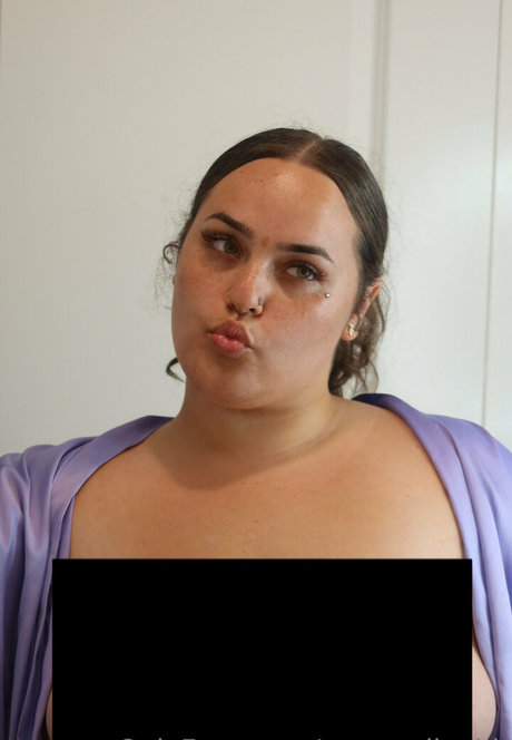 yummyliyahh hot actress images