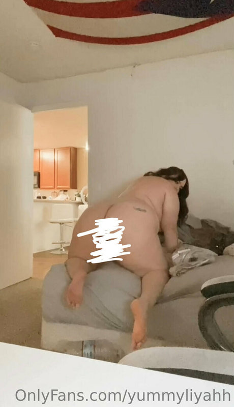 yummyliyahh naked star pic