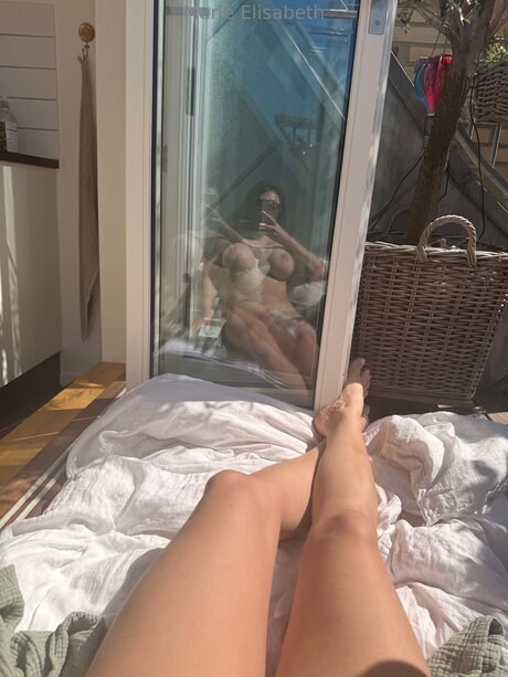 Marie Elisabeth star top pic