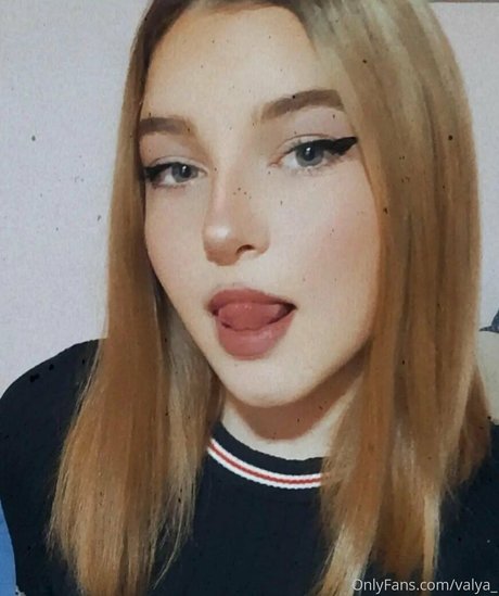 valya_ erotic model img