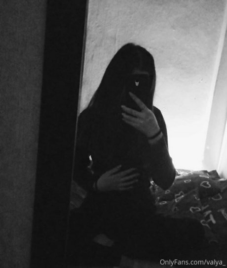 valya_ hot model picture