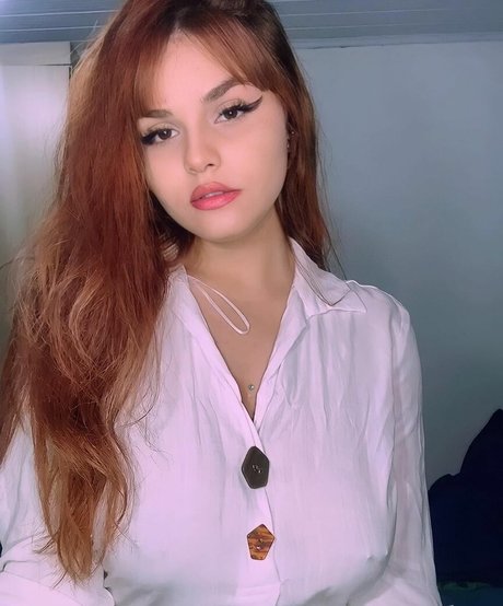 Robertinha model nude picture