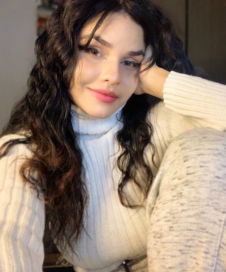 Robertinha model top photos