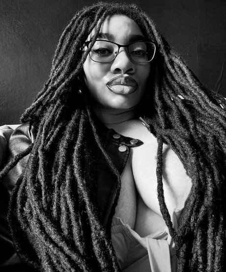 Locked Honey Princess nude actress pic