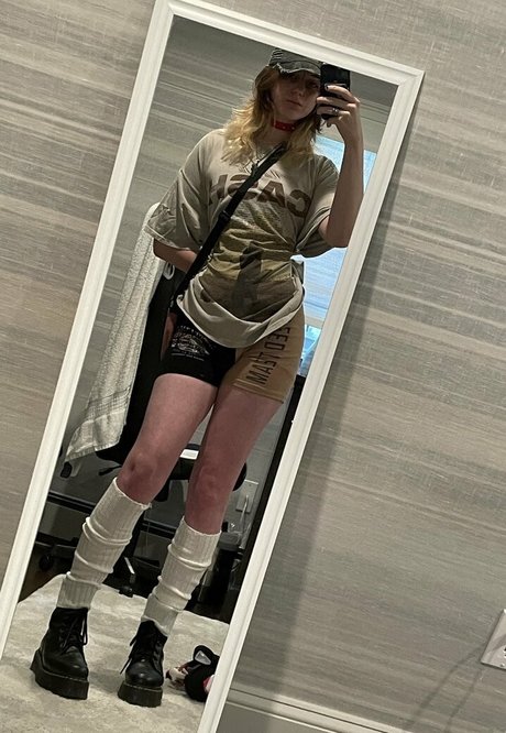 finnlewisxxx model best picture