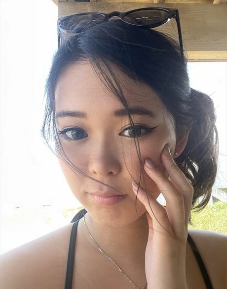 ExtraEmily model perfect pictures