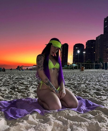 Anajumendes model adult archive