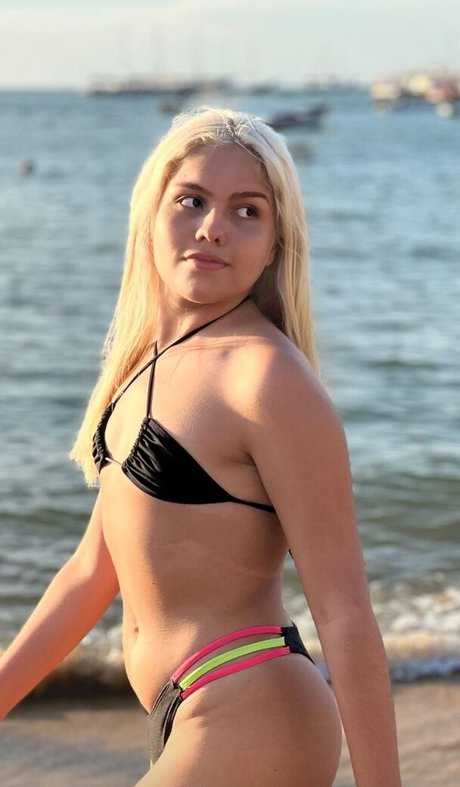 The daniii art actress pics