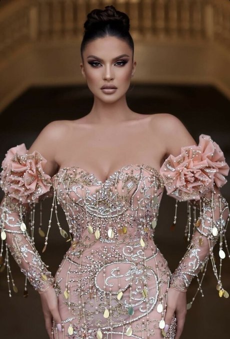 Oriola Marashi pretty actress pictures