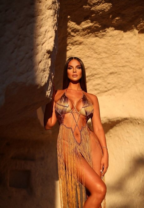 Oriola Marashi erotic model photo