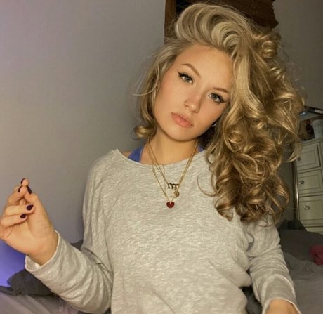 Miahandley model best image