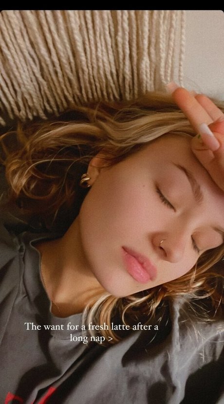 Miahandley beautiful model image